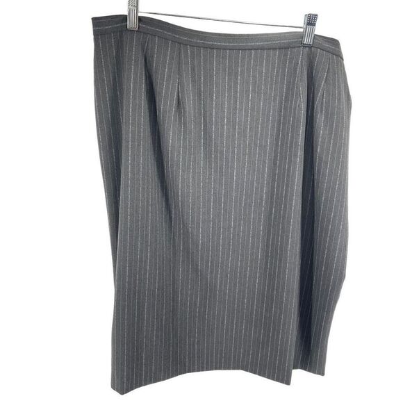 Signature By Larry Levine Womens Pinstripe Skirt Lined Stretch Gray Size 20W NWT - Picture 8 of 8